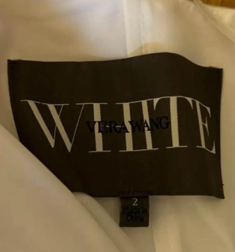 Vera Wang wedding dress size 2 image indicator(2)