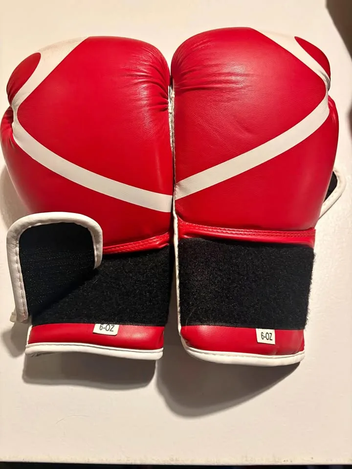 Kids Boxing Gloves and Boxing Bag thumbnail