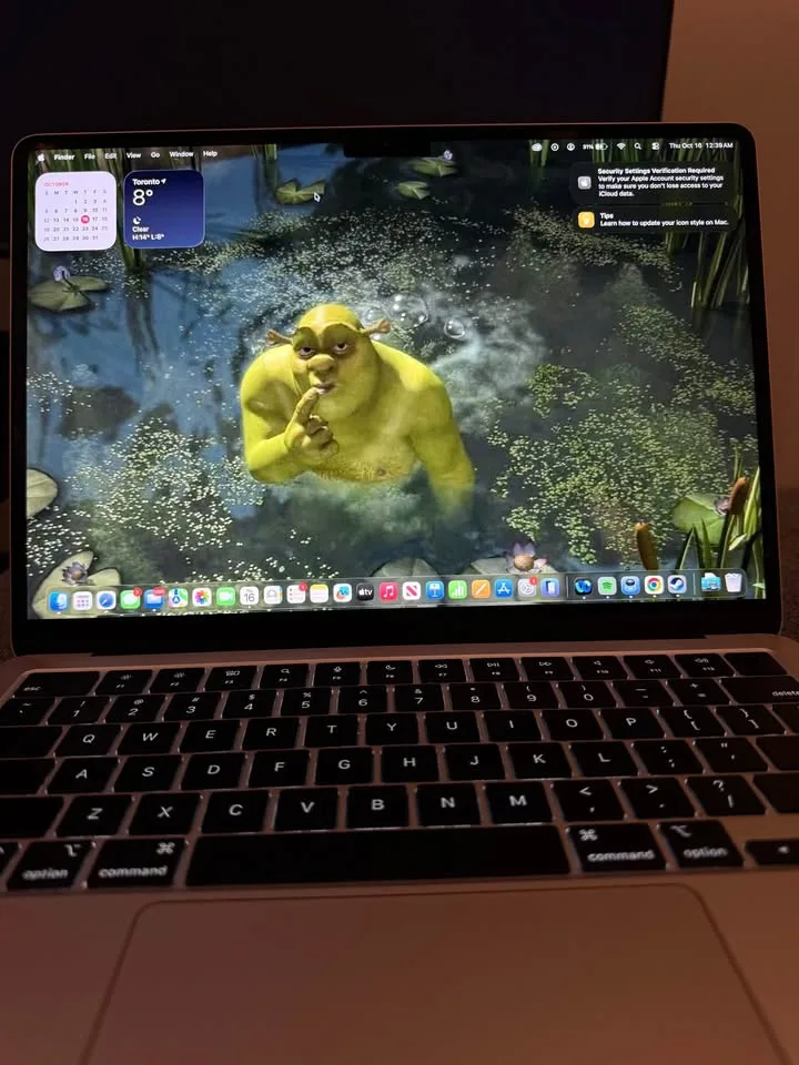 13-inch MacBook Air with M2 chip - Starlight 256 GB image indicator(3)