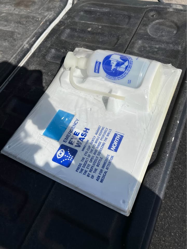 North emergency eye wash station - photo 4