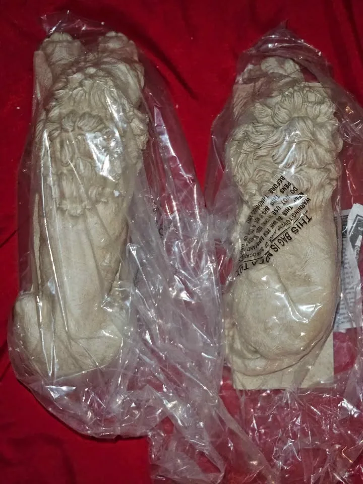 Design Toscano Lions from the Vatican Figurines image indicator(3)