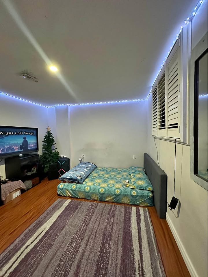 3 Beds 2 Baths - House