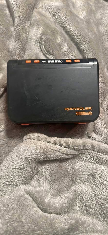 ROCKSOLAR Portable Power Station RS81 MAX