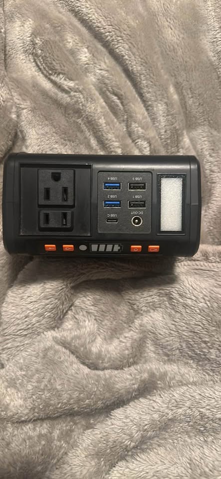 ROCKSOLAR Portable Power Station RS81 MAX - photo 2