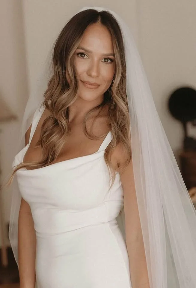 Cathedral Raw edge soft white veil image indicator(3)