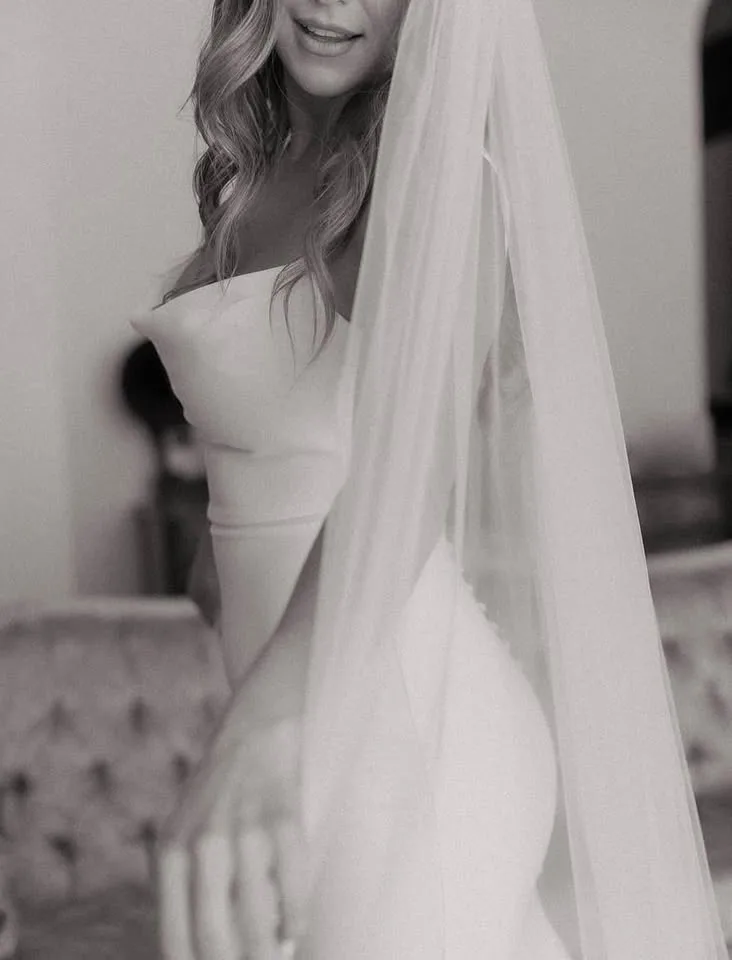 Cathedral Raw edge soft white veil image indicator(4)