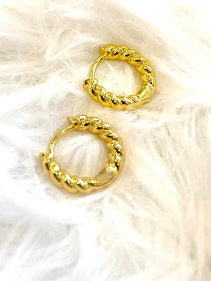 Brand New Gold-plated Twisted Hoop Earrings - photo 3