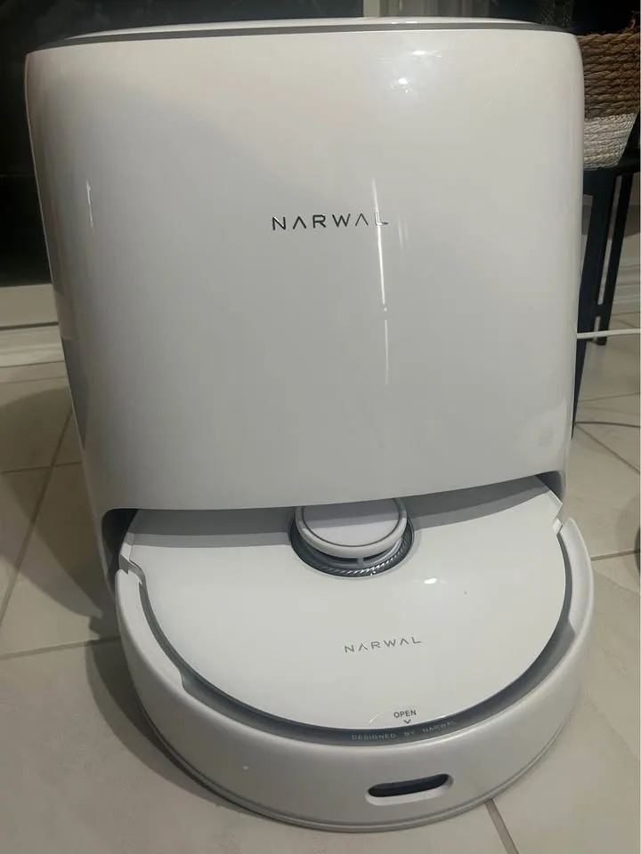 New - Narwal FREO Robot Vacuum and Mop image indicator(2)