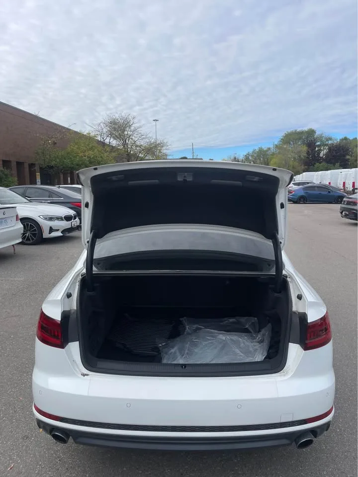 2018 Audi A4 image indicator(5)