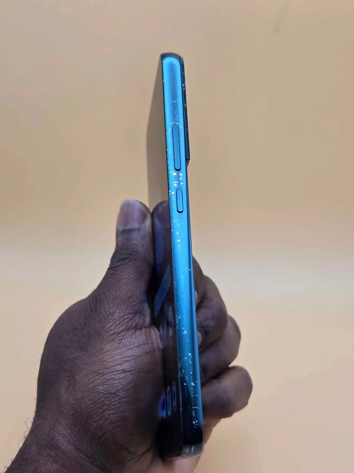 128GB Samsung Galaxy S22 Plus image indicator(3)