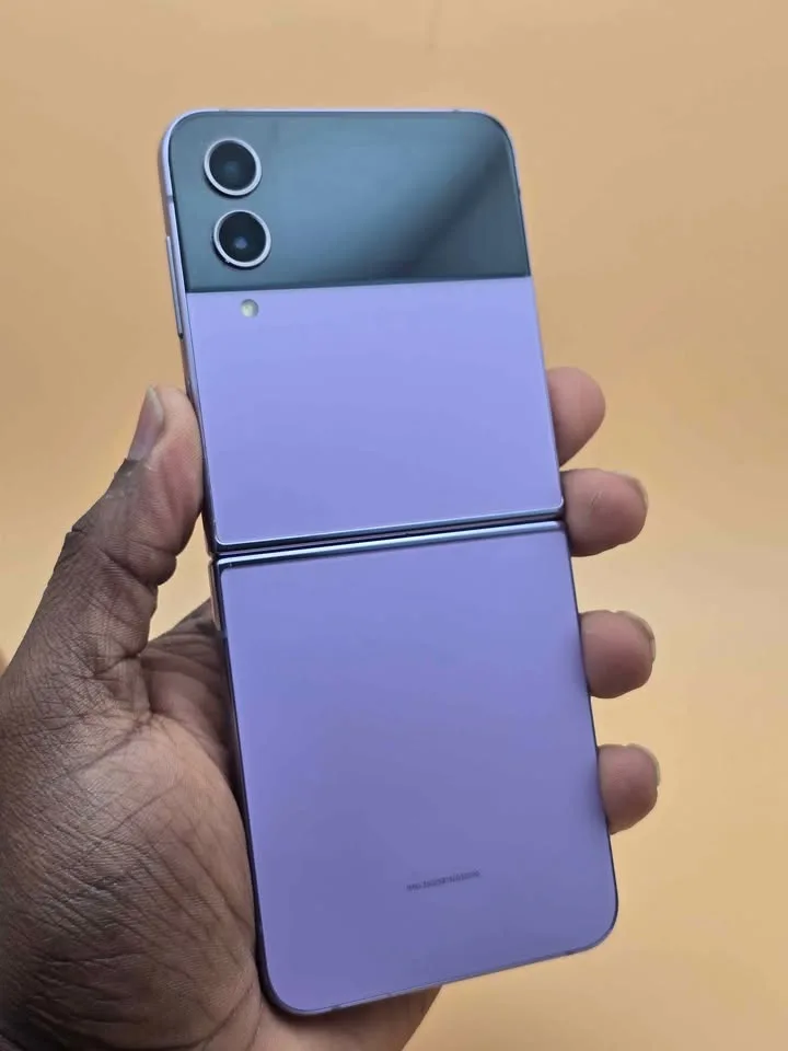 128GB Samsung Galaxy Z Flip 4 image indicator(2)