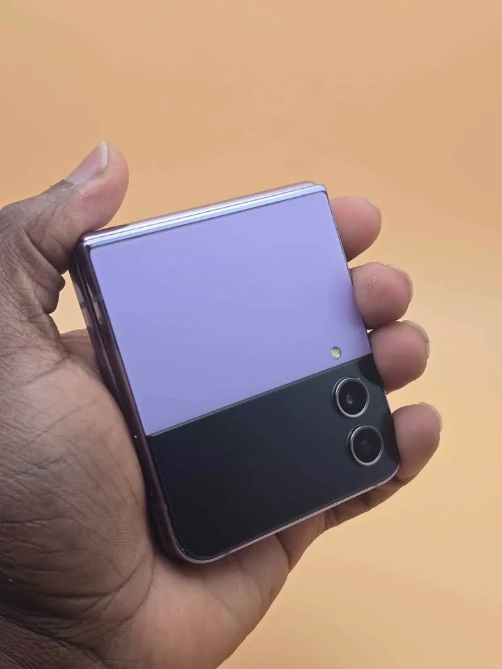 128GB Samsung Galaxy Z Flip 4 image indicator(3)