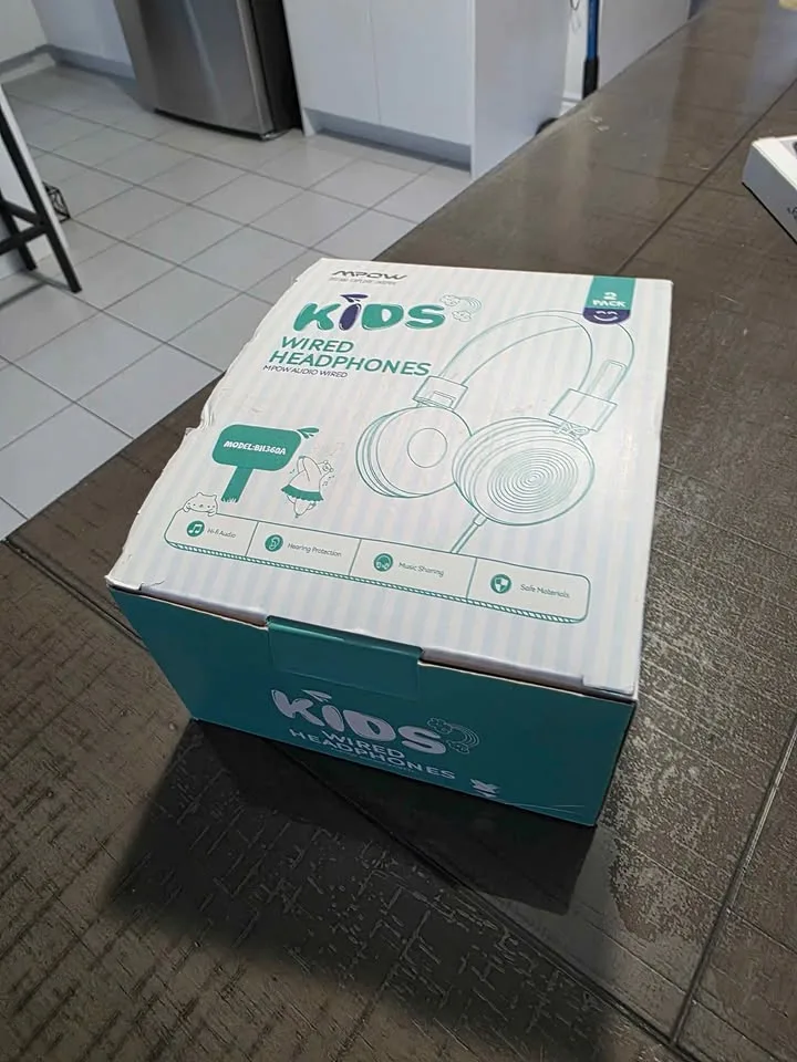 Set of two Kids Headphones with Microphone - 91dB Safe image indicator(6)