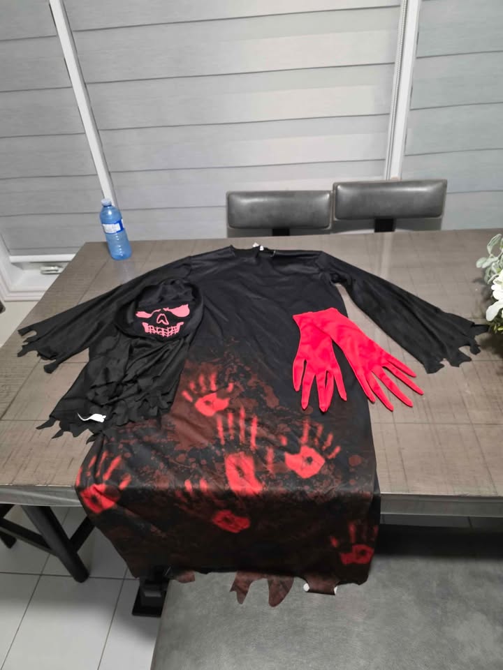 Kids size large 10-12 Halloween Hooded horror custome - photo 2