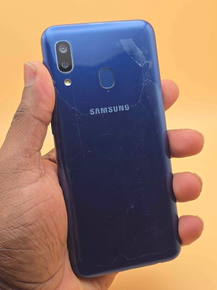 32GB Samsung Galaxy A20E - photo 2
