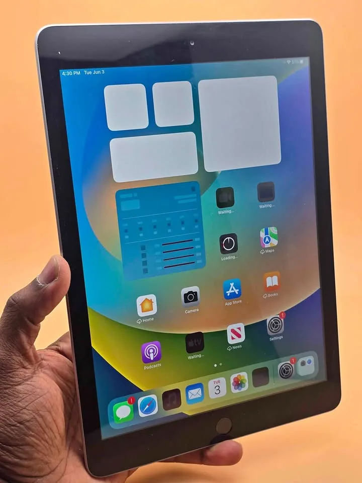 32GB iPad 5th Gen thumbnail
