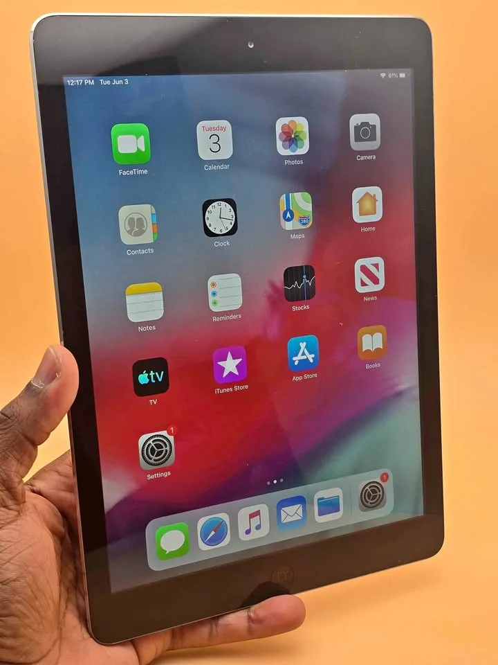 16GB iPad Air 1 thumbnail