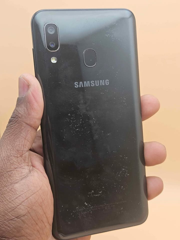 32GB Samsung Galaxy A20 - photo 2