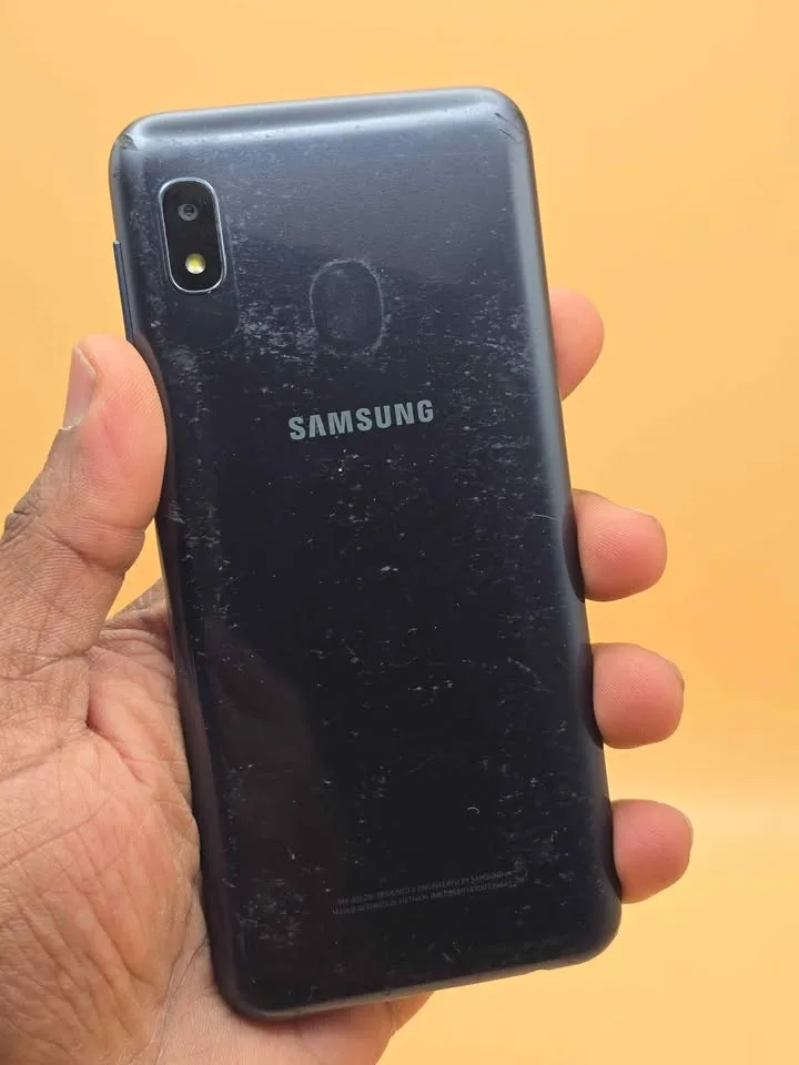 32GB Samsung Galaxy A10E image indicator(2)