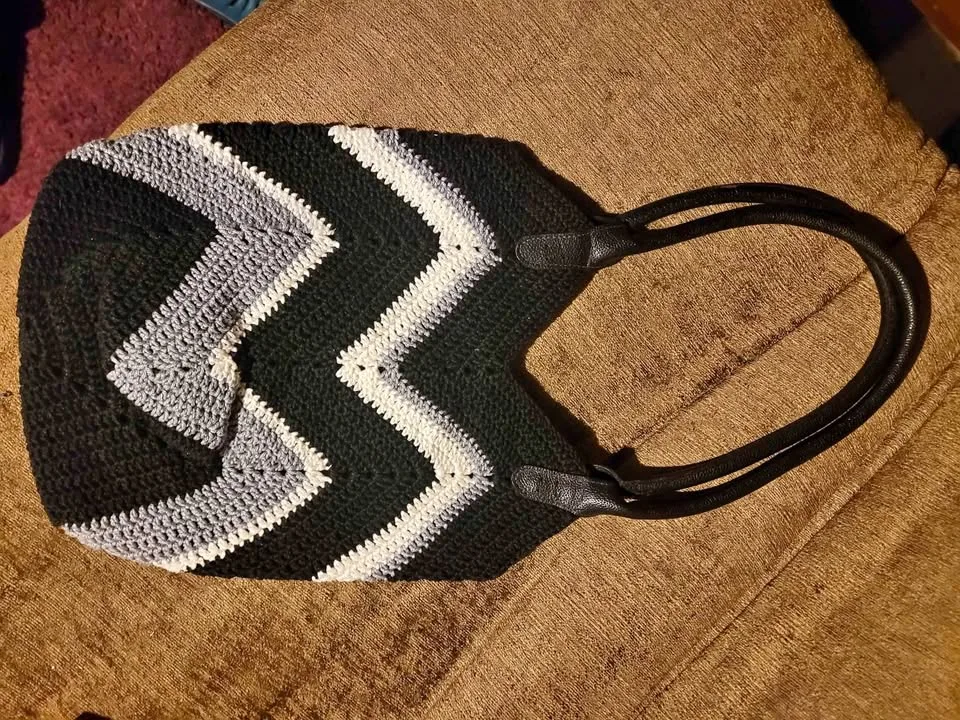 Handmade crochet purse with leather shoulder strap thumbnail