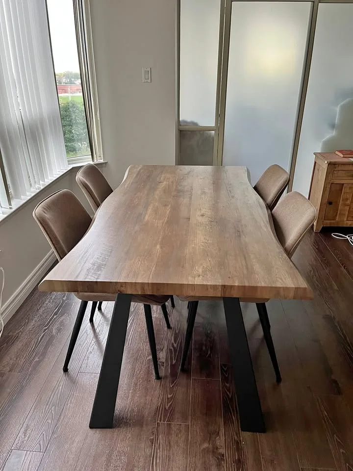 Dining Table & 4 Chairs - Leon's - Excellent Condition thumbnail
