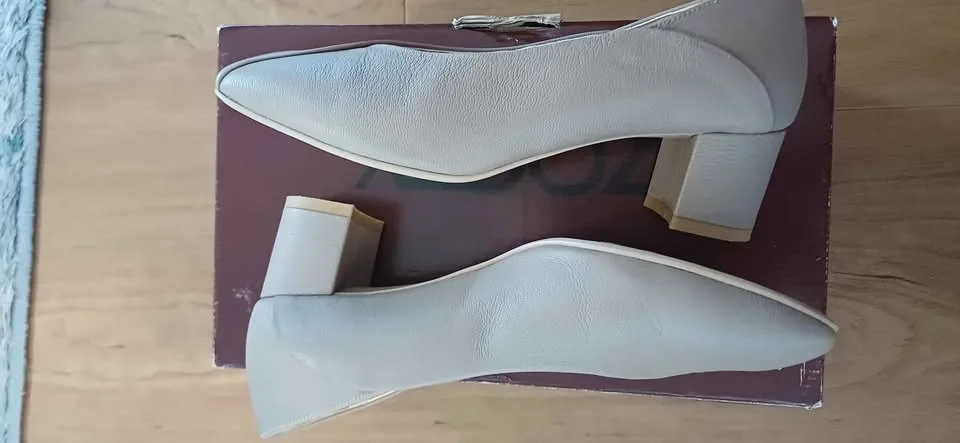 Zooty Paris Leather Pumps (US 8) image indicator(2)