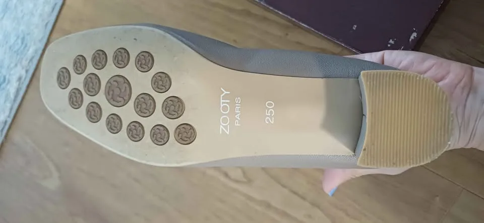 Zooty Paris Leather Pumps (US 8) image indicator(3)