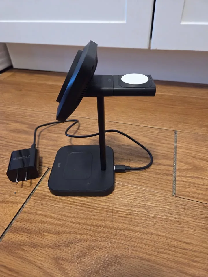 ESR Qi2 3-in-1 Wireless Charging Station image indicator(2)