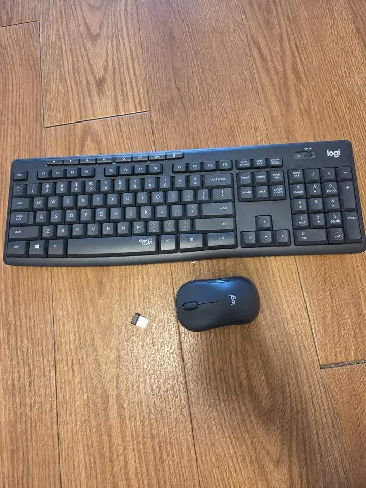 Logitech MK295 Wireless Mouse & Keyboard Combo image indicator(2)