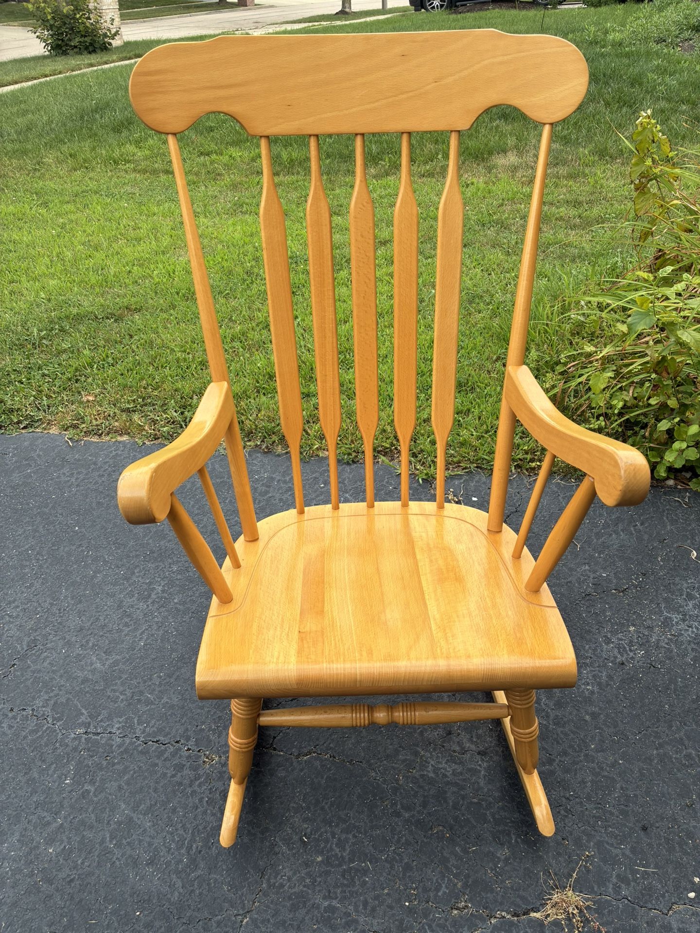 Light Maple Wooden Rocking Chair - photo 3