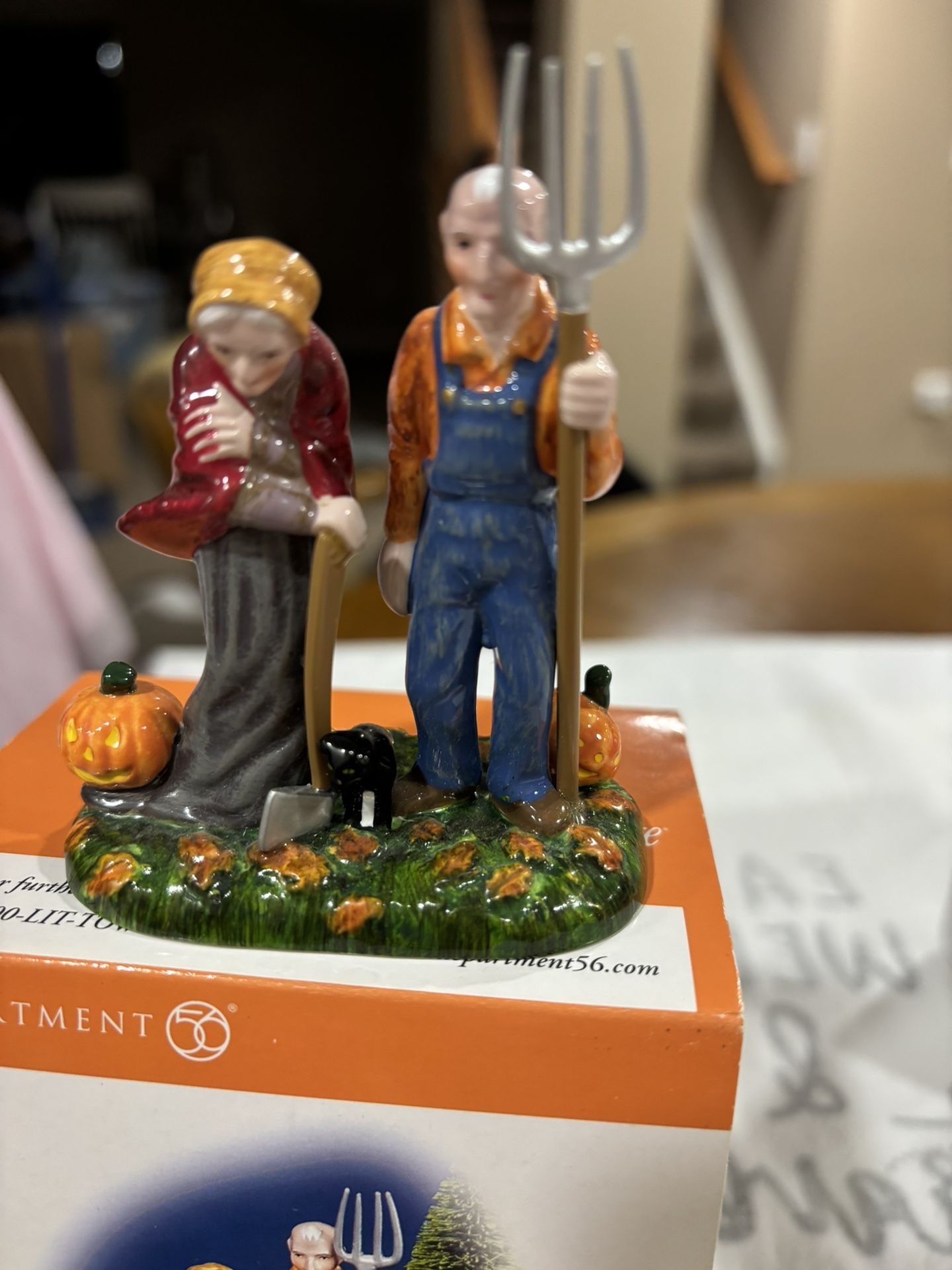 Dept 56-Strangers Beware - photo 4