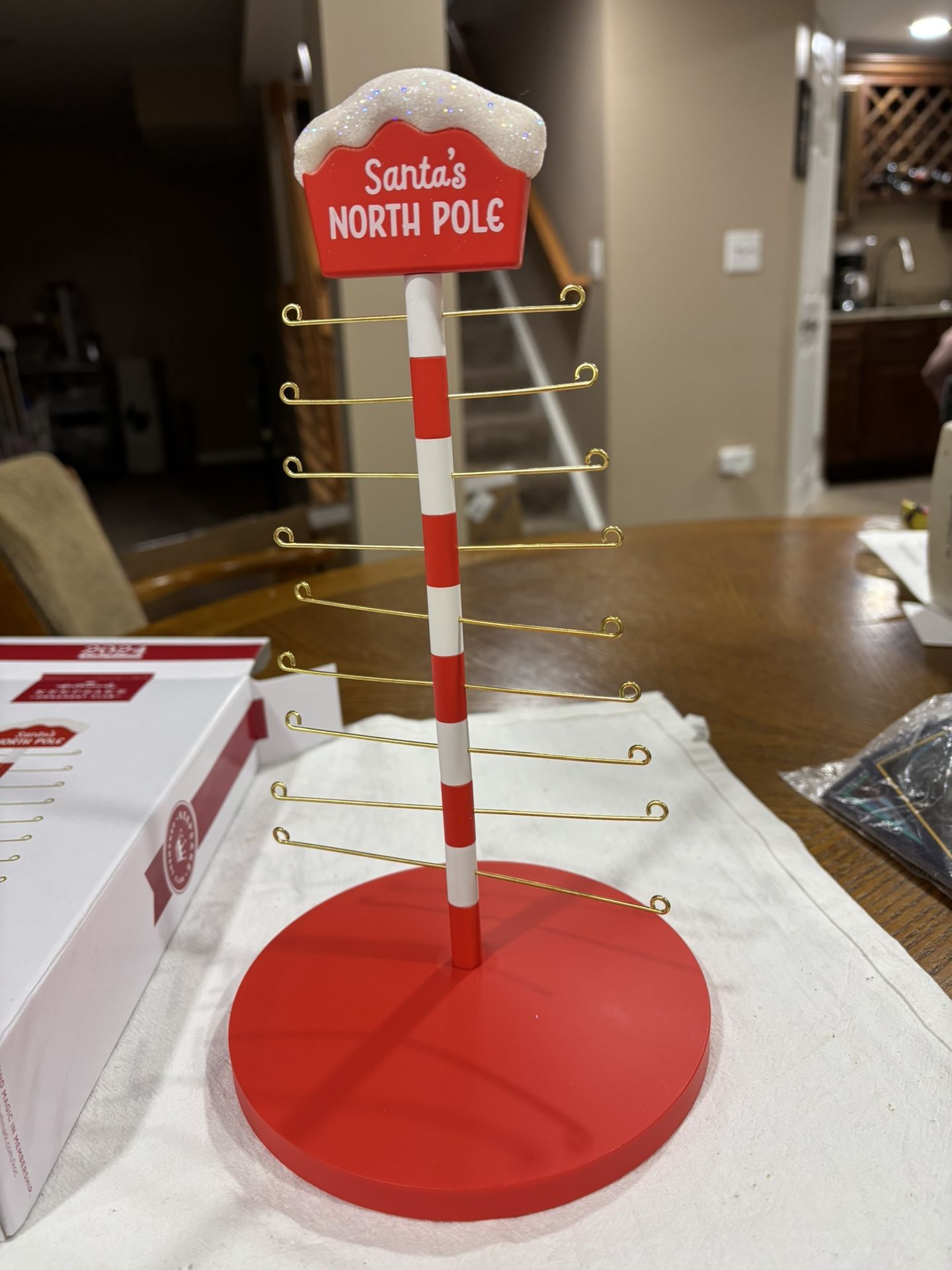 Hallmark Keepsake North Pole Display Tree - photo 2
