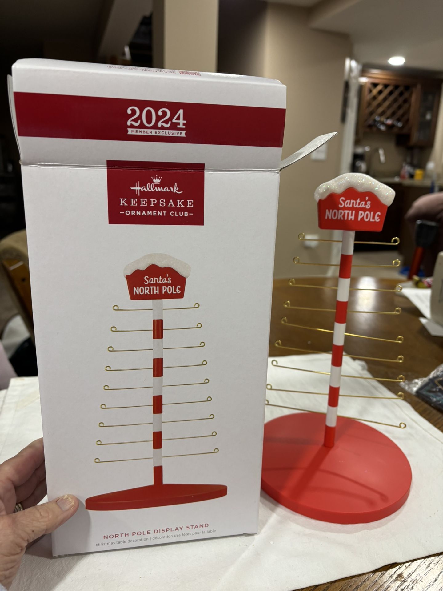 Hallmark Keepsake North Pole Display Tree - photo 4