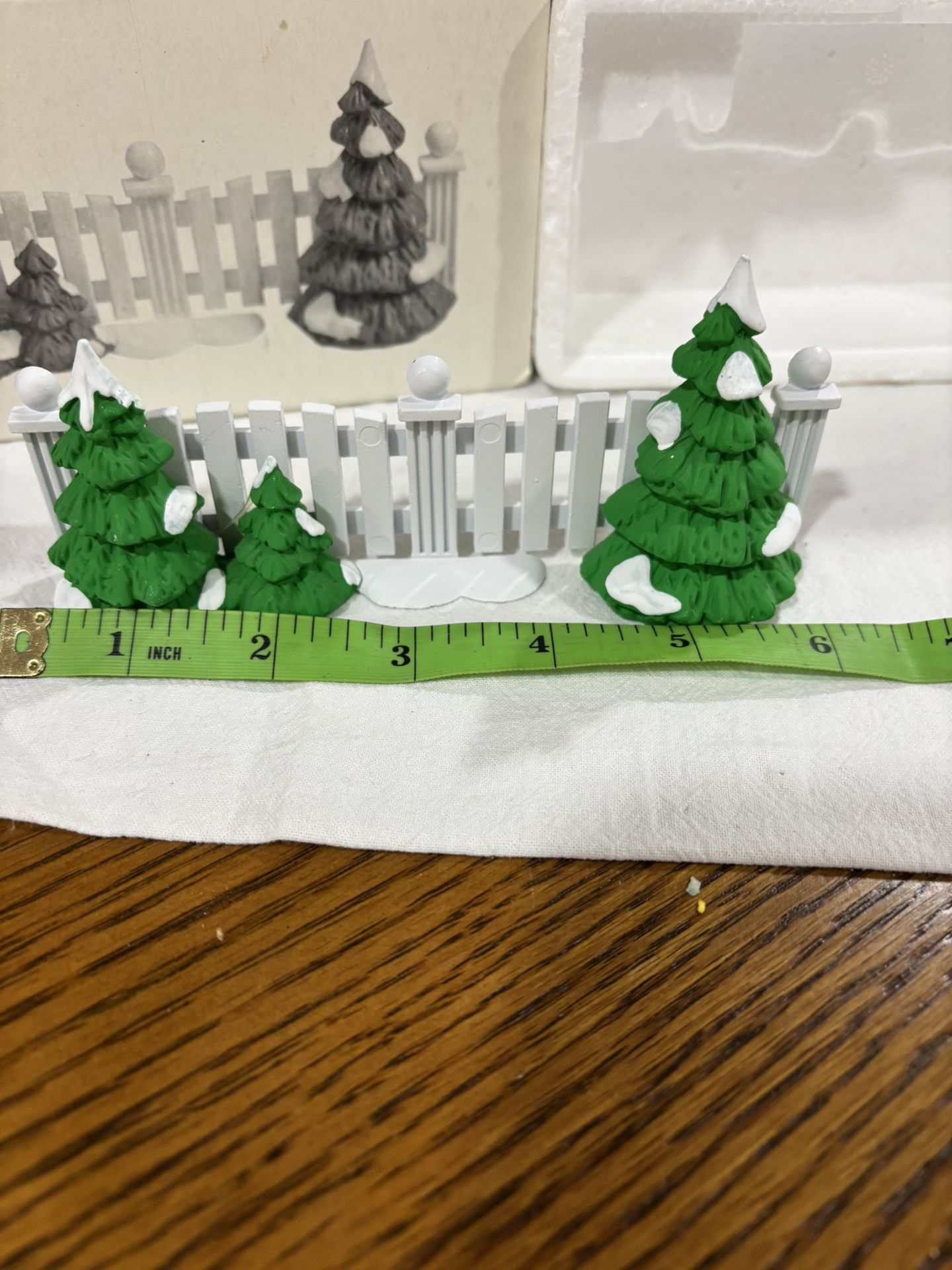 Dept 56 Frosty Tree Lined White Picket Fence - photo 2