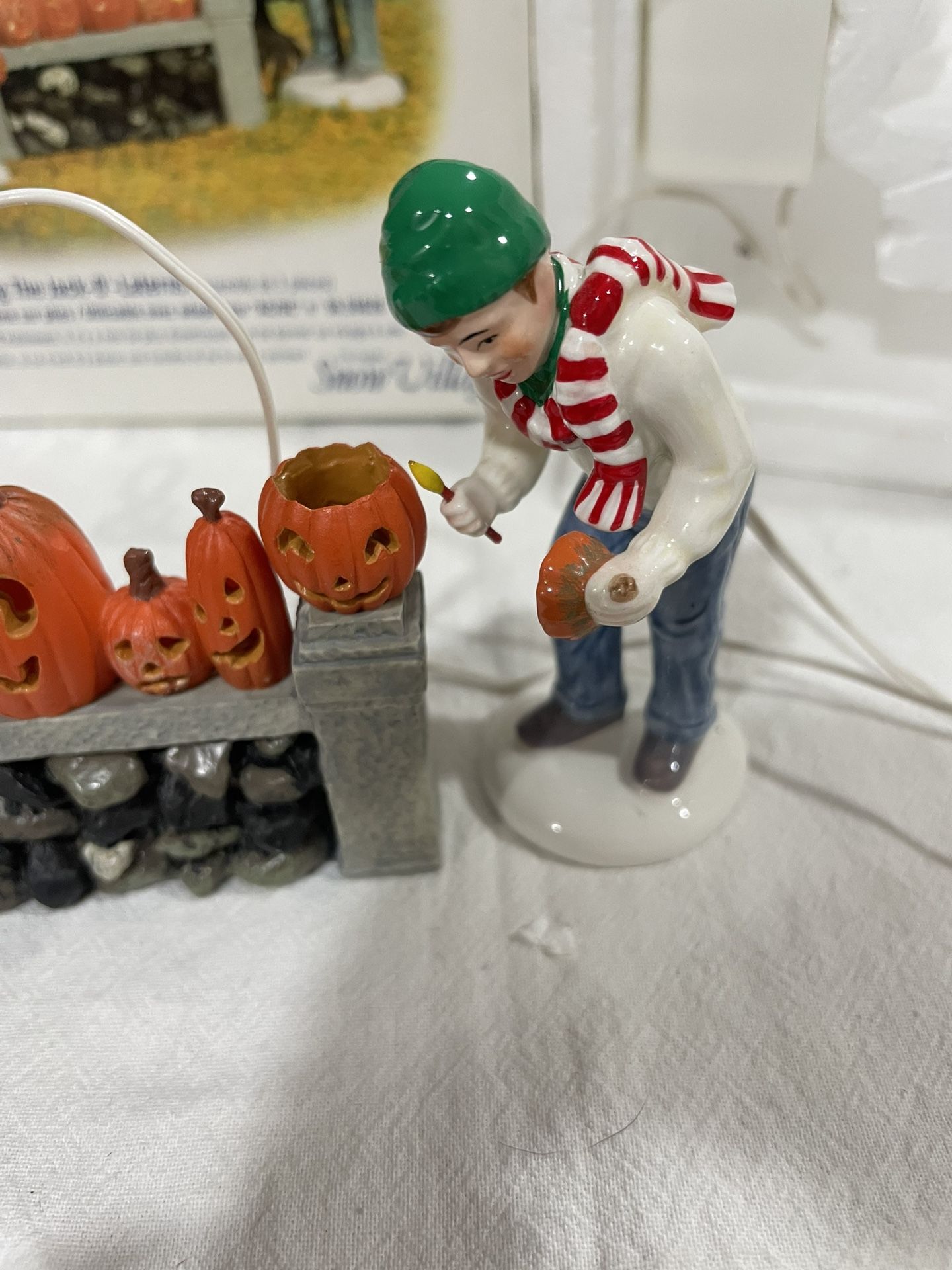 Dept 56 Lighting The Jack-O-Lanterns - photo 2