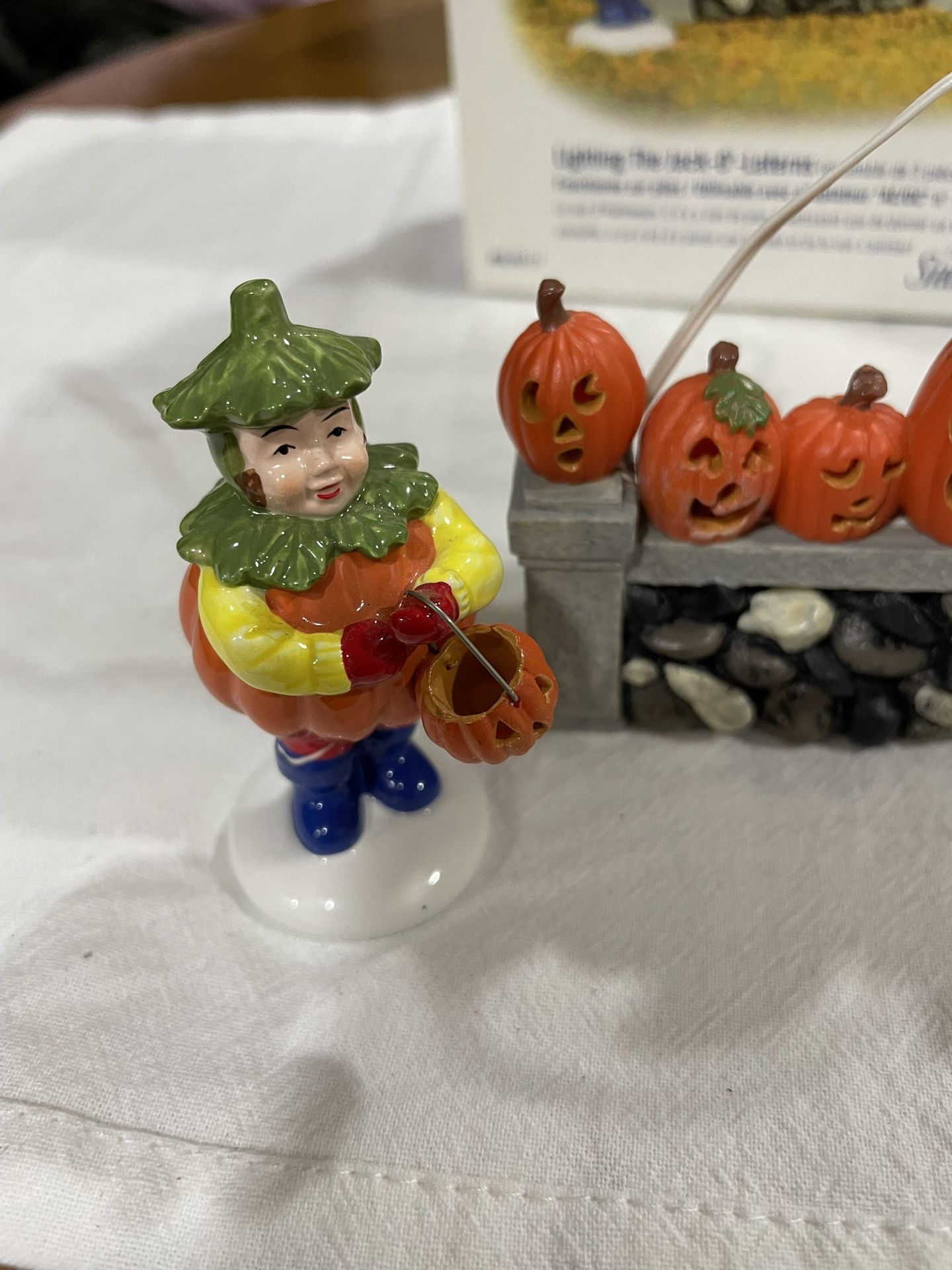 Dept 56 Lighting The Jack-O-Lanterns - photo 3