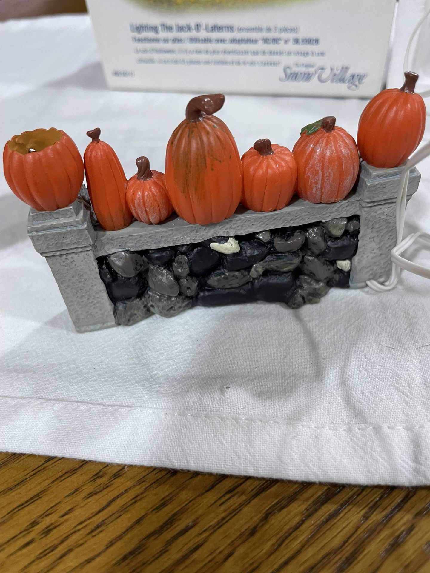 Dept 56 Lighting The Jack-O-Lanterns - photo 4