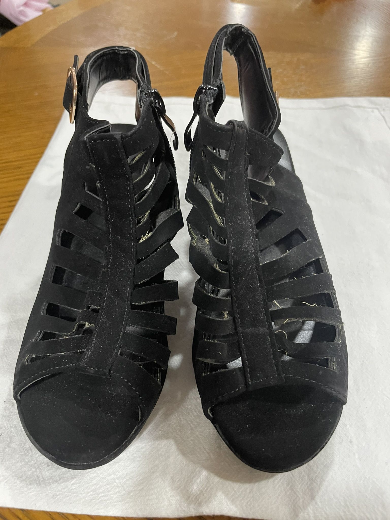 Lucky Top Size 2 Girls Black Dress Sandals