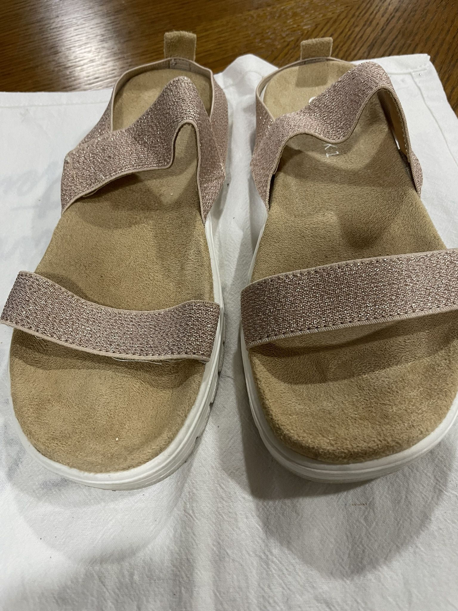 Girls Size 2 Rose Gold Rose Sandals