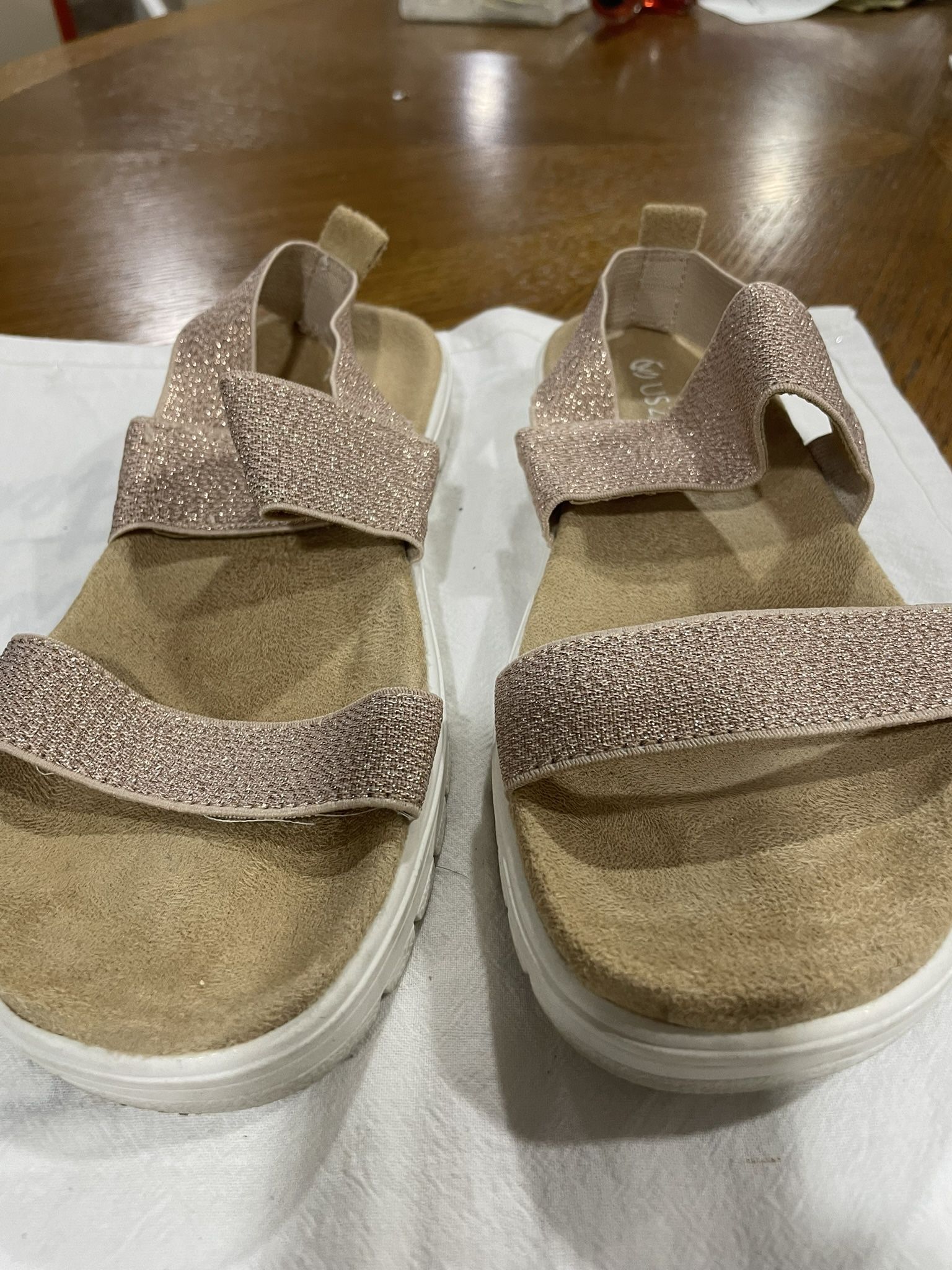 Girls Size 2 Rose Gold Rose Sandals - photo 2