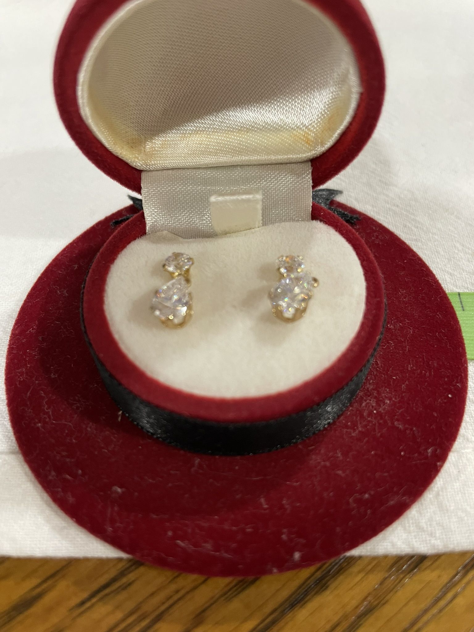 Rhinestone Small dangle Pierced Earrings