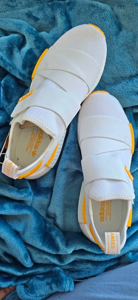 BNIB - Women's Adidas NMD R1 Strap thumbnail