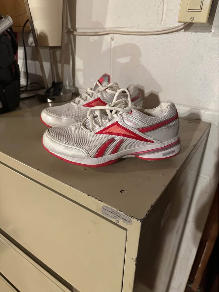Reebok White and Red Mesh Sneakers - photo 2