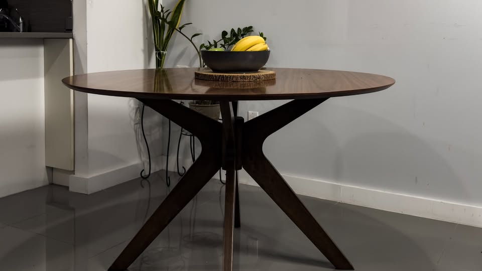 Walnut Mid-Century Round Dining Table – Kohut Style – Seats 4 - photo 2