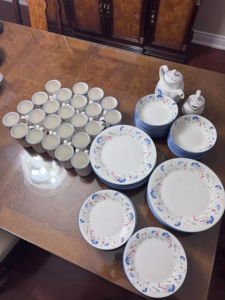 Vintage 90s Bone China Dinnerware Set 1,600 or best offer image indicator(3)