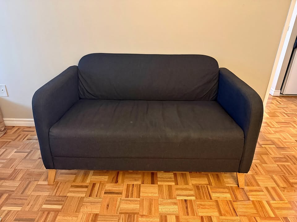 Black 2-Seater Sofa / Loveseat – Excellent Condition