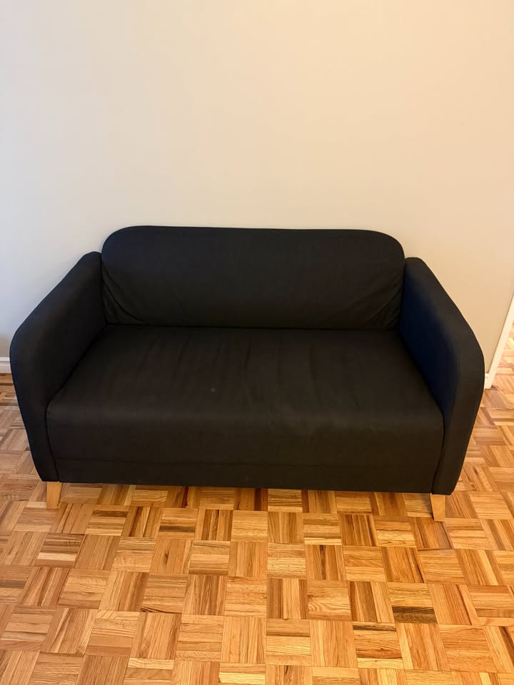 Black 2-Seater Sofa / Loveseat – Excellent Condition - photo 2