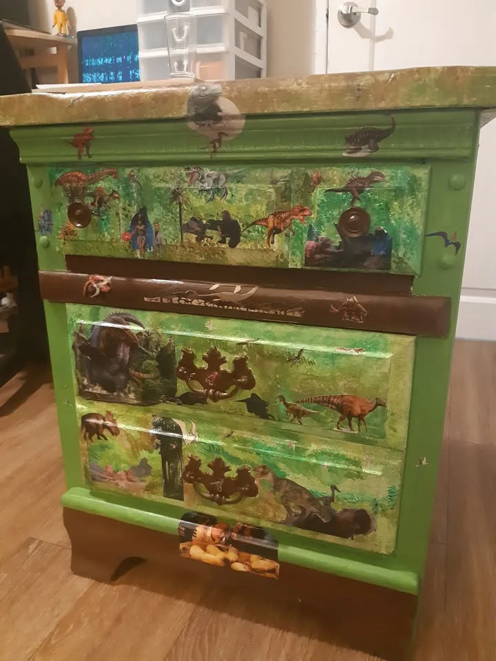 Jurassic Park/World End table image indicator(5)