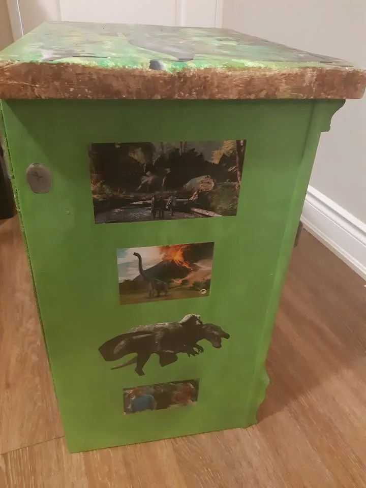 Jurassic Park/World End table image indicator(6)