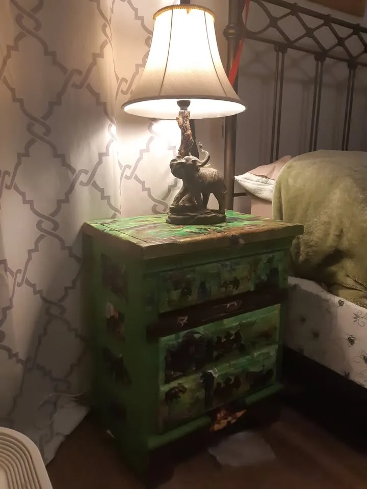 Jurassic Park/World End table image indicator(9)